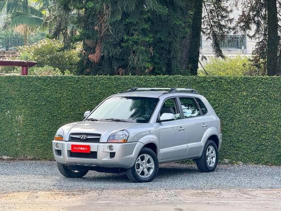 HYUNDAI TUCSON 2.0 MPFI GLS 16V 143CV 2WD FLEX 4P AUTOMÁTICO HYUNDAI TUCSON 2.0 MPFI GLS 16V 143CV 2WD FLEX 4P AUTOMÁTICO